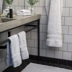 Mille Notti Fontana Handduk EKO Ljusgrå -Plädar & prydnadskuddar affär 10448663r 2