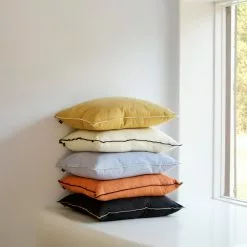 Hay Outline Cushion -Plädar & prydnadskuddar affär 10689835r 5