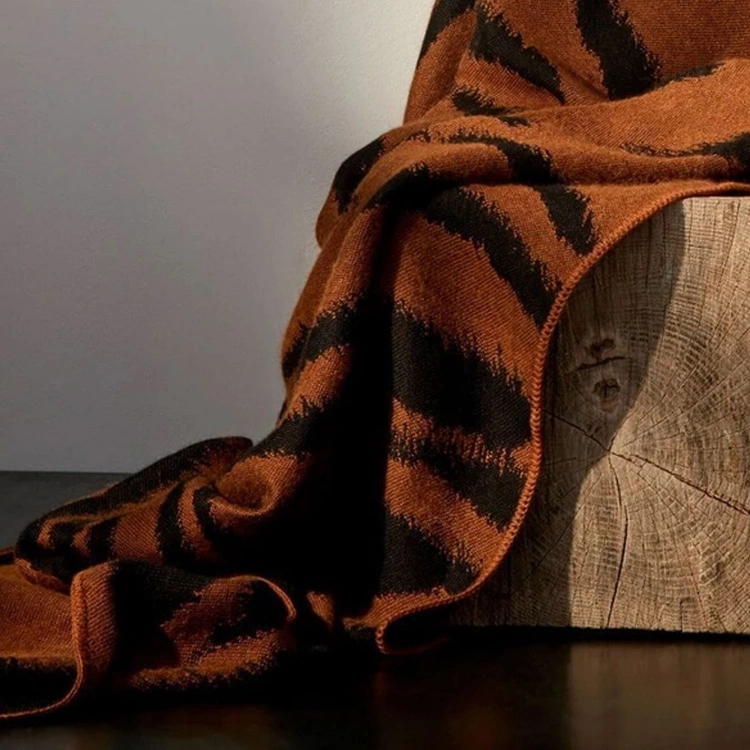 L'objet Tiger Jacquard Throw 4 L'objet Tiger Jacquard Throw - Bild 2
