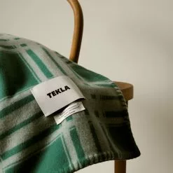 Tekla Le Corbusier Blanket - Vert Anglais/Blanc -Plädar & prydnadskuddar affär 10722064 4