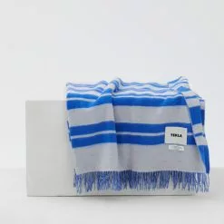 Tekla Le Corbusier Blanket - Blue Outremer/Blanc -Plädar & prydnadskuddar affär 10722066 5