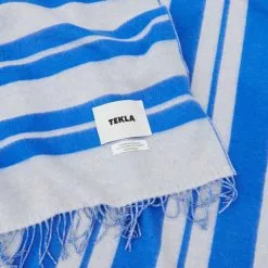 Tekla Le Corbusier Blanket - Blue Outremer/Blanc -Plädar & prydnadskuddar affär 10722066 6