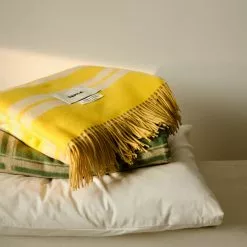 Tekla Le Corbusier Blanket - Blanc/Le Jaune Vif 12 Tekla Le Corbusier Blanket - Blanc/Le Jaune Vif -Plädar & prydnadskuddar affär 10722068 3