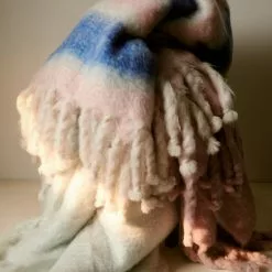 Tekla Le Corbusier Blanket - Outremer Gris/Blue Outremer/Rose Vif -Plädar & prydnadskuddar affär 10722069 4